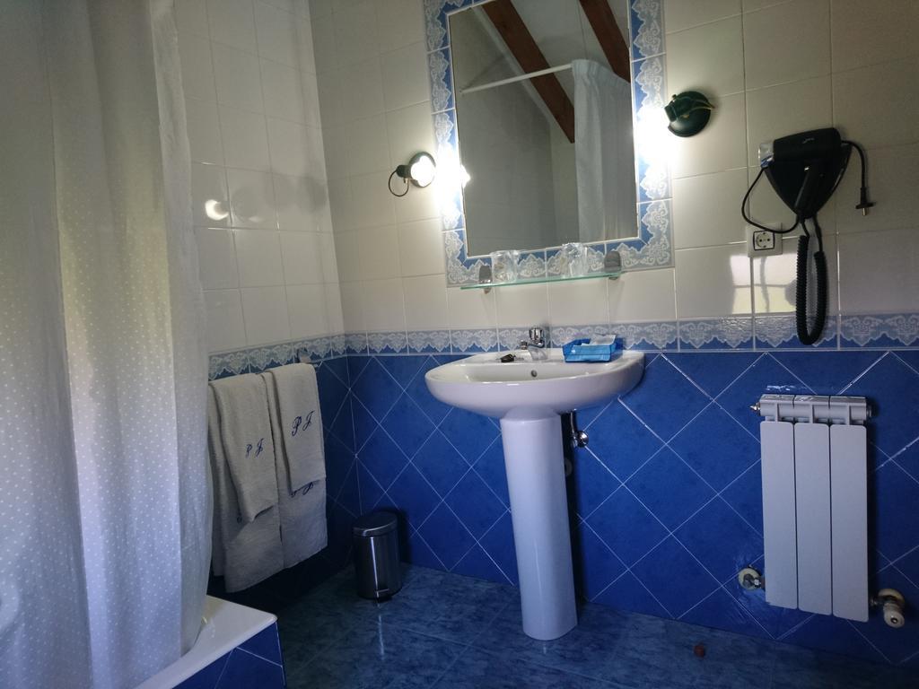 Posada El Jardin Сантилана дел Мар Екстериор снимка