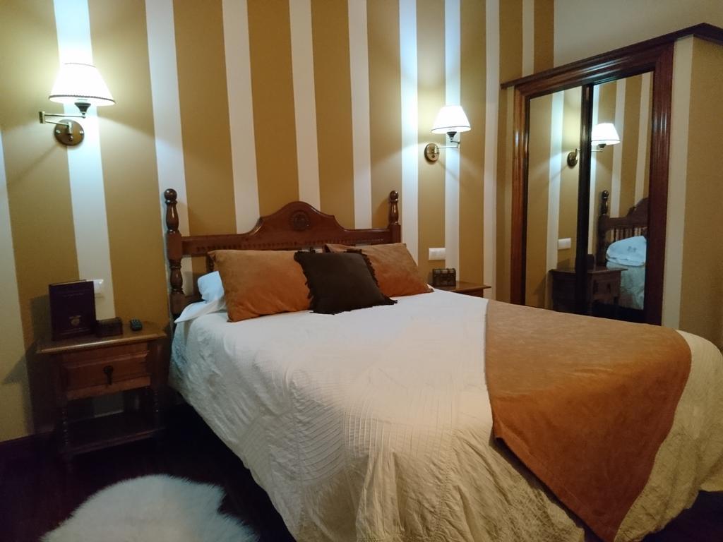 Posada El Jardin Сантилана дел Мар Екстериор снимка