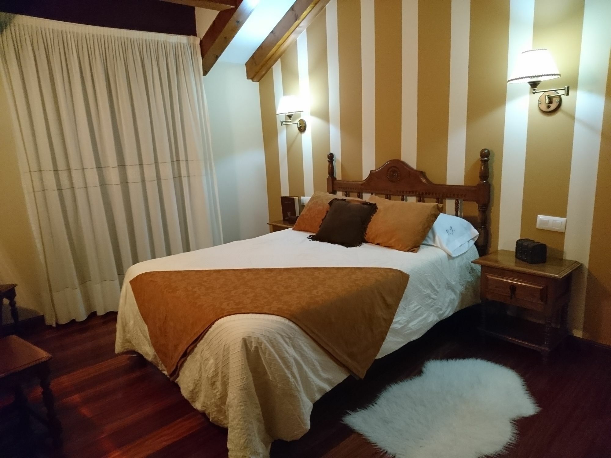 Posada El Jardin Сантилана дел Мар Екстериор снимка